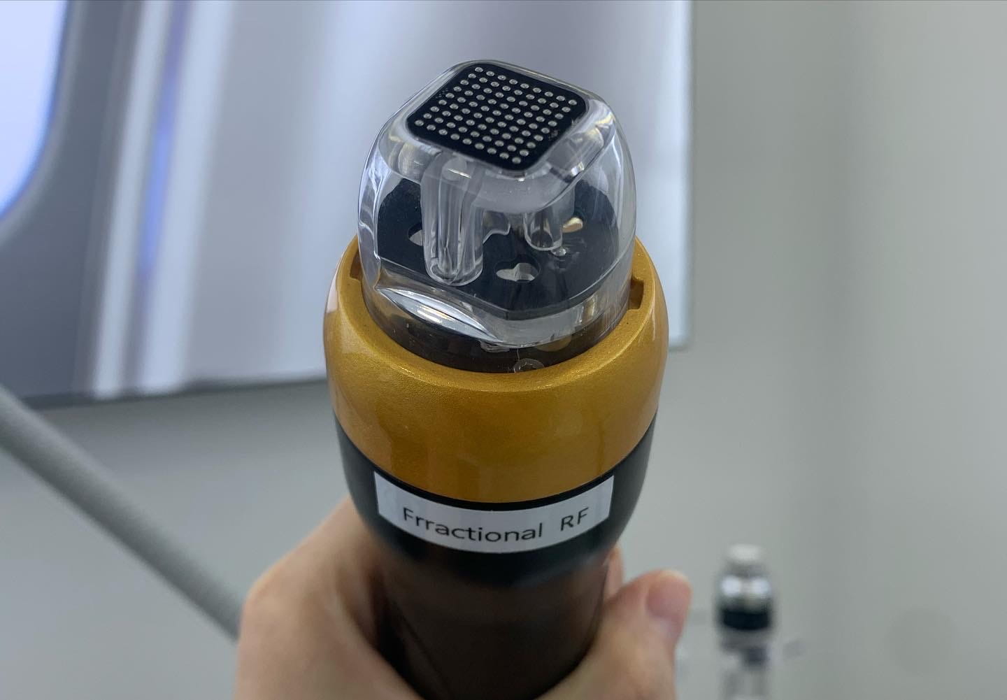Radiofrekwencja mikroigłowa DOTFrax Vacuum PRO ® stacjonarny7.JPG
